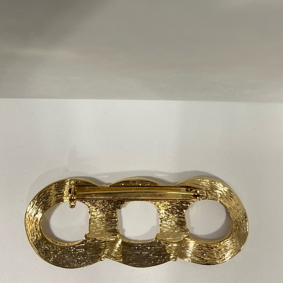 Vintage gold tone chain link classic women brooch. Very good used condition. - Picture 4 of 4